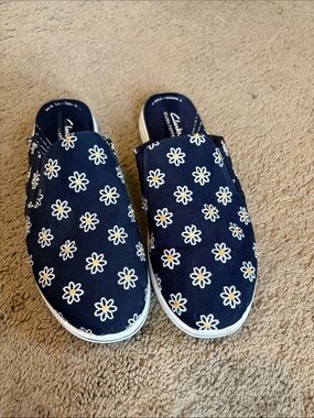 Clarks Navy Slip-On Sneakers with White and Yellow Daisy Embroidery